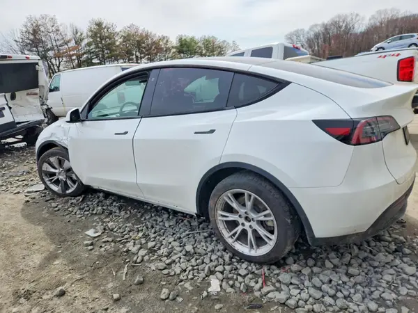 7SAYGDEE9PA119560 2023 TESLA MODEL Y - Image 2