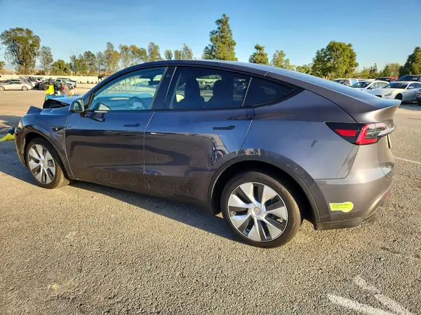 7SAYGDEE9PA125214 2023 TESLA MODEL Y - Image 2