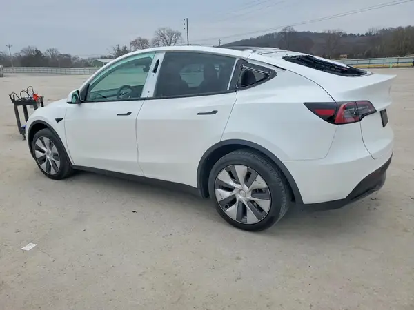 7SAYGDEE9PA127805 2023 TESLA MODEL Y - Image 2
