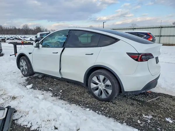 7SAYGDEE9PA129456 2023 TESLA MODEL Y - Image 2