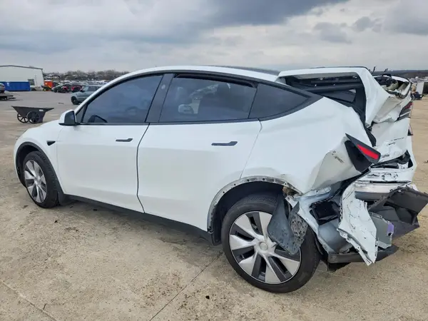 7SAYGDEE9PA140554 2023 TESLA MODEL Y - Image 2