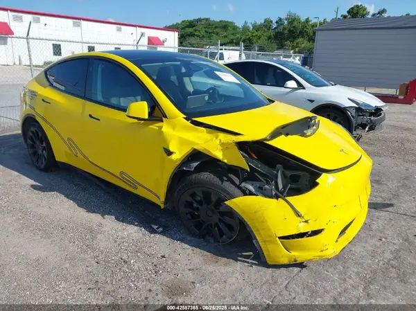 7SAYGDEE9PA157032 2023 TESLA MODEL Y - Image 1