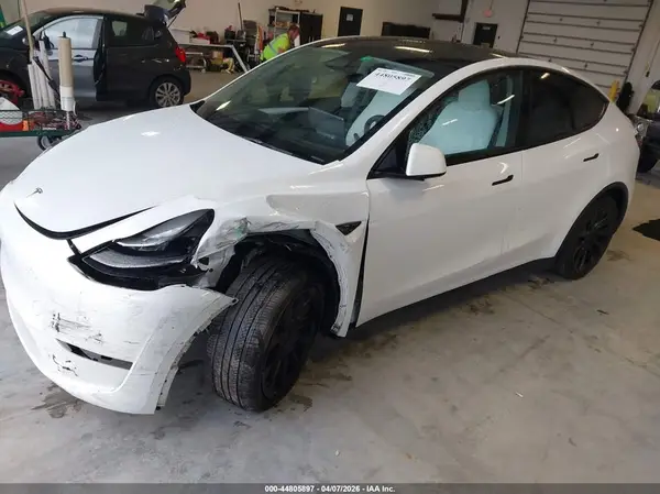 7SAYGDEE9PA176096 2023 TESLA MODEL Y - Image 2