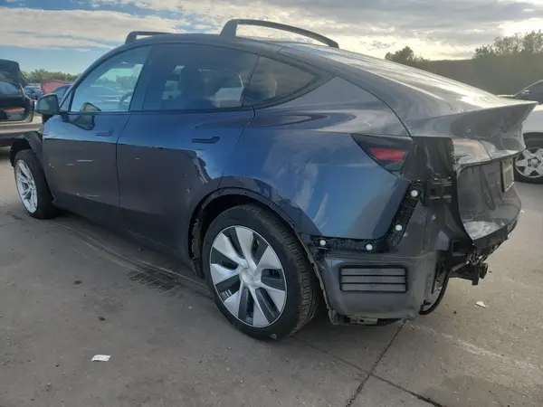 7SAYGDEE9PA177409 2023 TESLA MODEL Y - Image 2