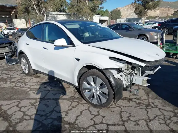 7SAYGDEE9PA183212 2023 TESLA MODEL Y - Image 1