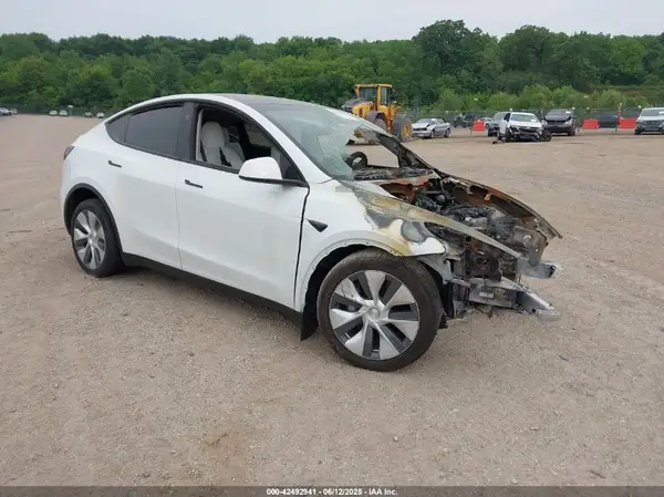 7SAYGDEE9PA193528 2023 TESLA MODEL Y - Image 1