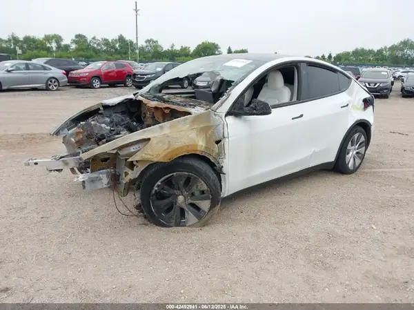 7SAYGDEE9PA193528 2023 TESLA MODEL Y - Image 2