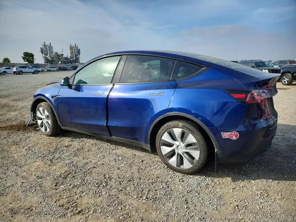7SAYGDEE9PA194954 2023 TESLA MODEL Y - Image 2
