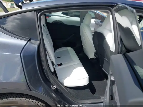 7SAYGDEE9PA198096 2023 TESLA MODEL Y - Image 8