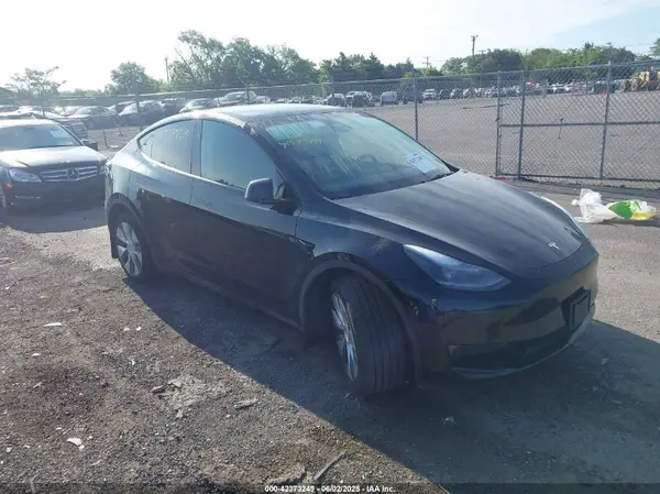 7SAYGDEE9PA198258 2023 TESLA MODEL Y - Image 1