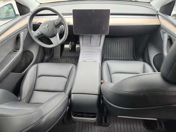 7SAYGDEE9PA210800 2023 TESLA MODEL Y - Image 8