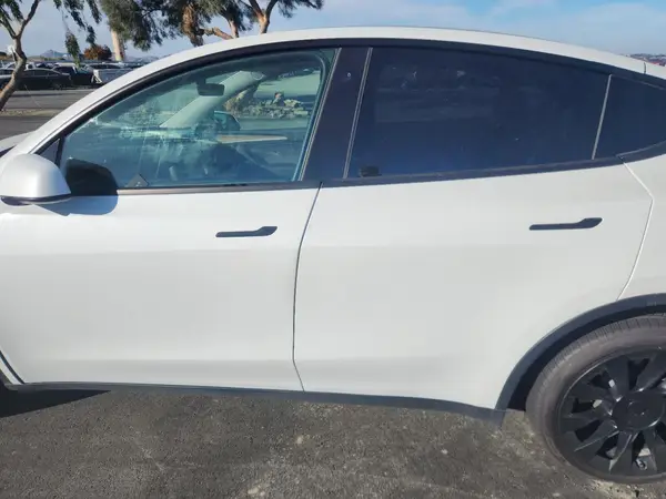 7SAYGDEE9PF585900 2023 TESLA MODEL Y - Image 8