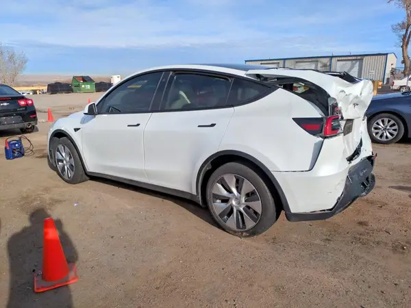 7SAYGDEE9PF589963 2023 TESLA MODEL Y - Image 2