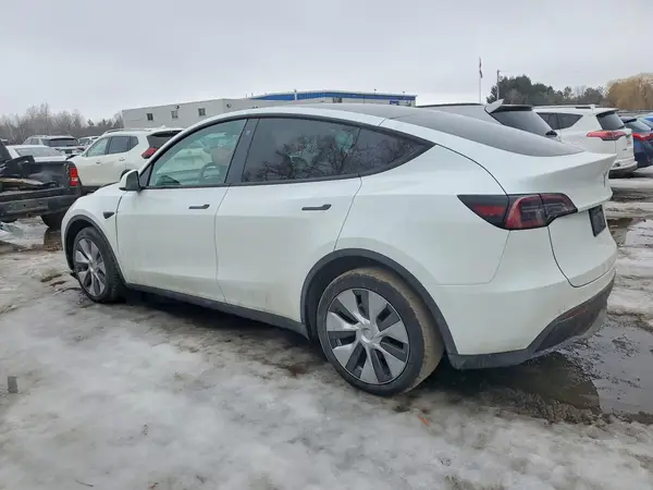 7SAYGDEE9PF597013 2023 TESLA MODEL Y - Image 2