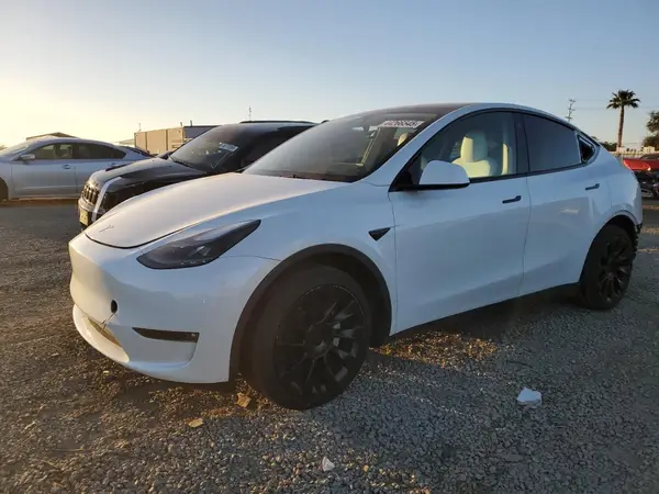 7SAYGDEE9PF597156 2023 TESLA MODEL Y - Image 1