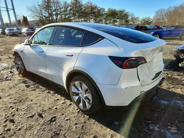 7SAYGDEE9PF604350 2023 TESLA MODEL Y - Image 2