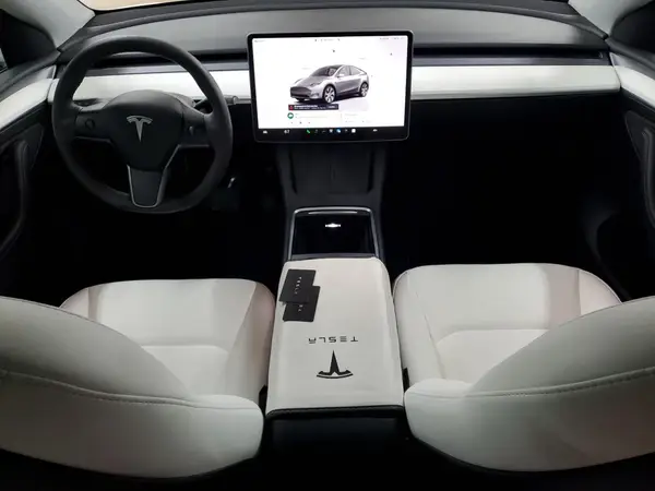 7SAYGDEE9PF634738 2023 TESLA MODEL Y - Image 8