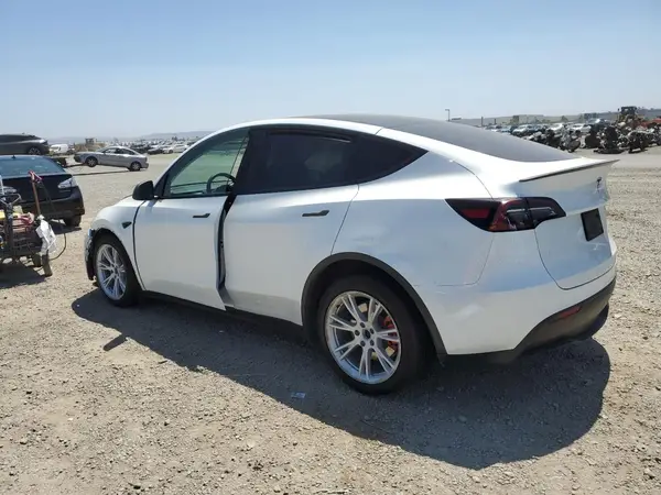 7SAYGDEE9PF660224 2023 TESLA MODEL Y - Image 2