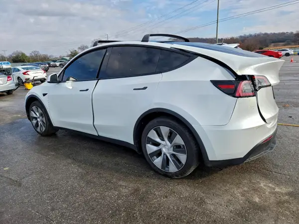 7SAYGDEE9PF671997 2023 TESLA MODEL Y - Image 2
