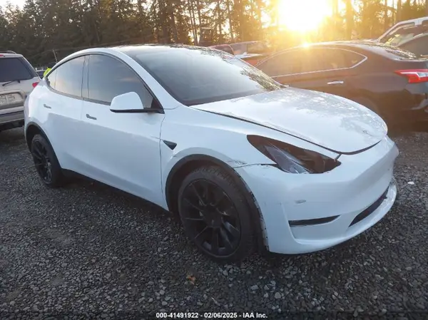 7SAYGDEE9PF688637 2023 TESLA MODEL Y - Image 1