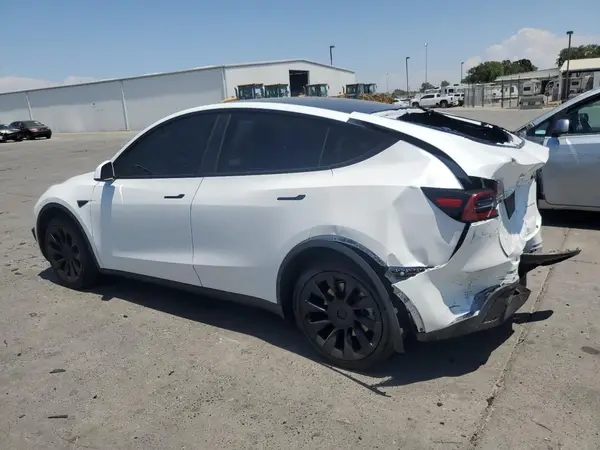 7SAYGDEE9PF690632 2023 TESLA MODEL Y - Image 2
