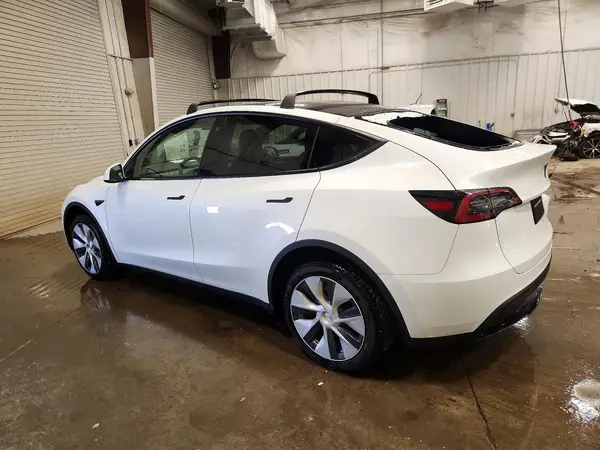 7SAYGDEE9PF714007 2023 TESLA MODEL Y - Image 2