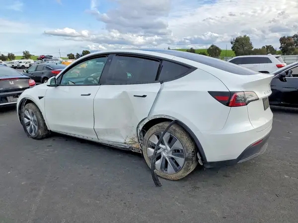 7SAYGDEE9PF741594 2023 TESLA MODEL Y - Image 2