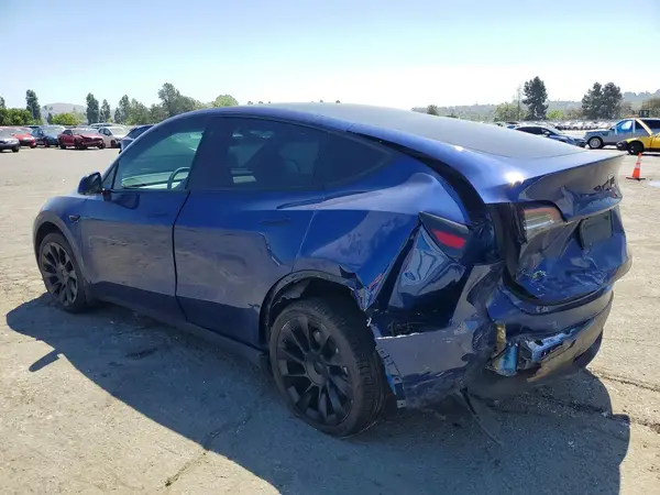 7SAYGDEE9PF748576 2023 TESLA MODEL Y - Image 2