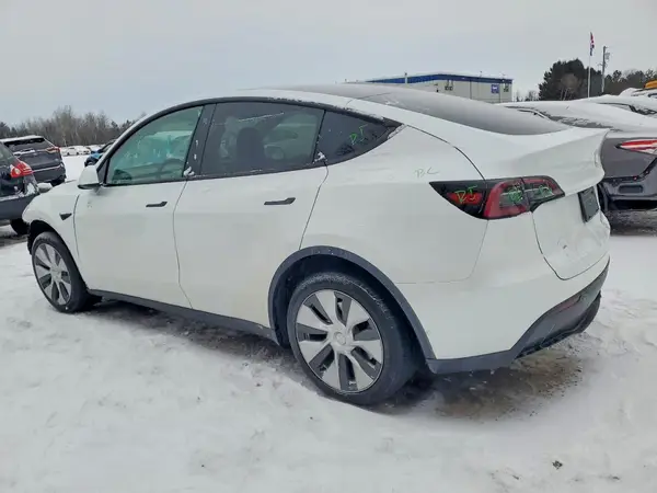 7SAYGDEE9PF775910 2023 TESLA MODEL Y - Image 2