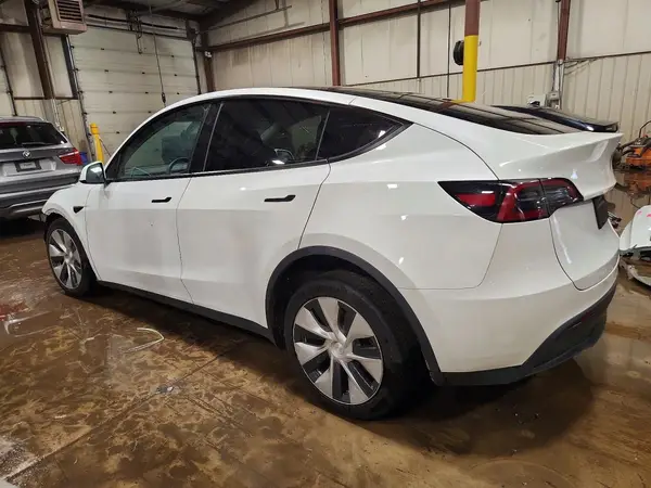 7SAYGDEE9PF799267 2023 TESLA MODEL Y - Image 2