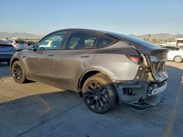 7SAYGDEE9PF800546 2023 TESLA MODEL Y - Image 2