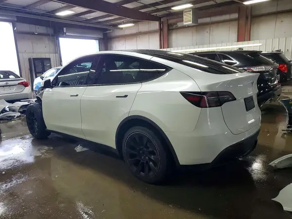 7SAYGDEE9PF807979 2023 TESLA MODEL Y - Image 2