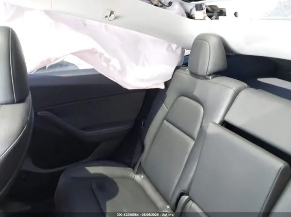 7SAYGDEE9PF811580 2023 TESLA MODEL Y - Image 8