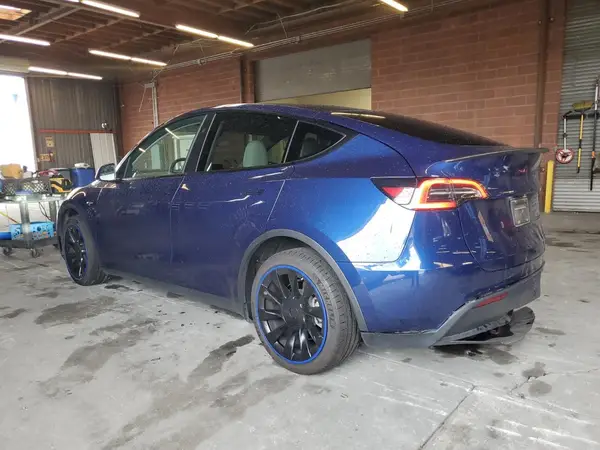 7SAYGDEE9PF815046 2023 TESLA MODEL Y - Image 2
