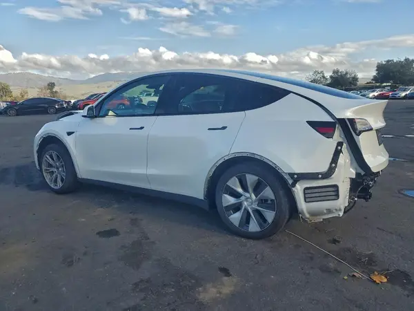 7SAYGDEE9PF824099 2023 TESLA MODEL Y - Image 2
