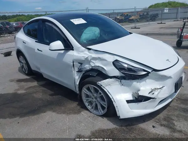 7SAYGDEE9PF829710 2023 TESLA MODEL Y - Image 1