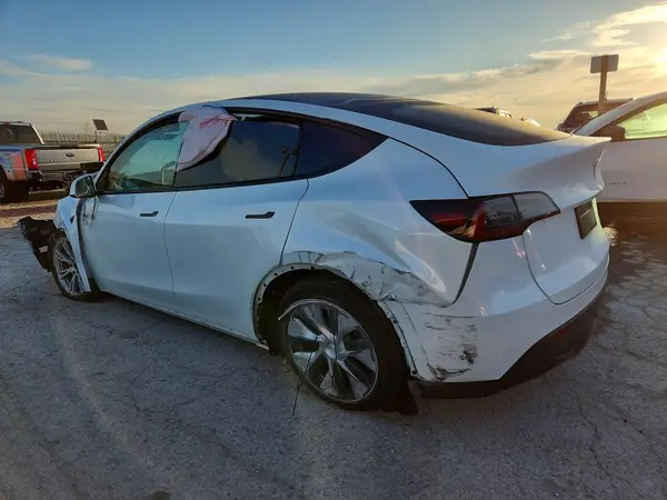 7SAYGDEE9PF833241 2023 TESLA MODEL Y - Image 2
