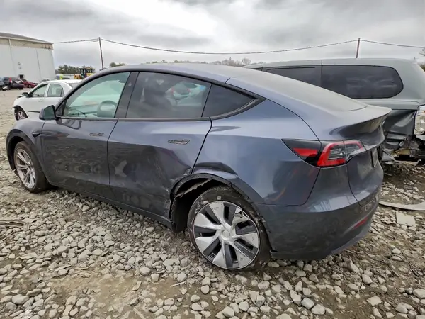 7SAYGDEE9PF848015 2023 TESLA MODEL Y - Image 2