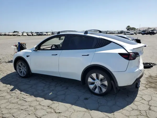 7SAYGDEE9PF849360 2023 TESLA MODEL Y - Image 2