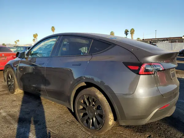 7SAYGDEE9PF855613 2023 TESLA MODEL Y - Image 2