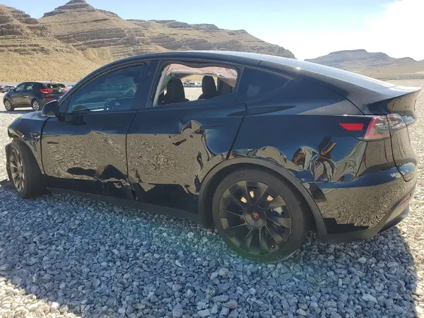 7SAYGDEE9PF858592 2023 TESLA MODEL Y - Image 2