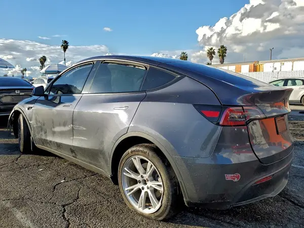 7SAYGDEE9PF865977 2023 TESLA MODEL Y - Image 2