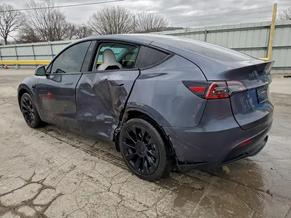 7SAYGDEE9PF866935 2023 TESLA MODEL Y - Image 2