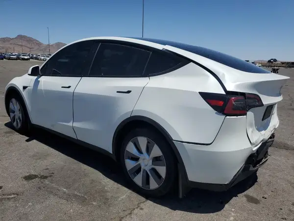 7SAYGDEE9PF869303 2023 TESLA MODEL Y - Image 2
