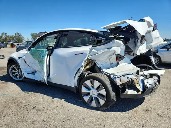 7SAYGDEE9PF873819 2023 TESLA MODEL Y - Image 2