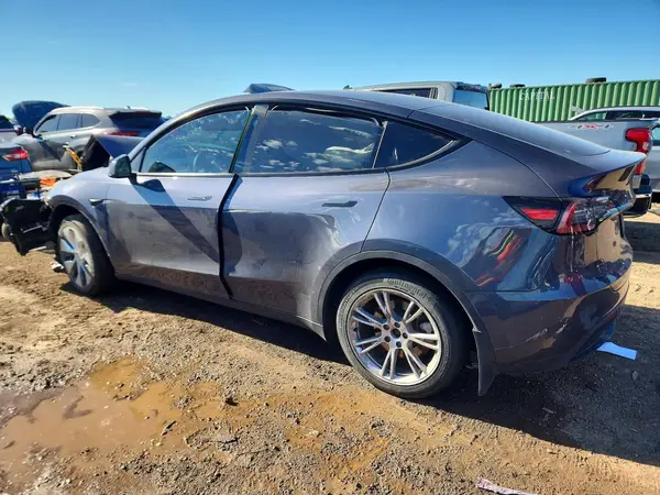 7SAYGDEE9PF874307 2023 TESLA MODEL Y - Image 2