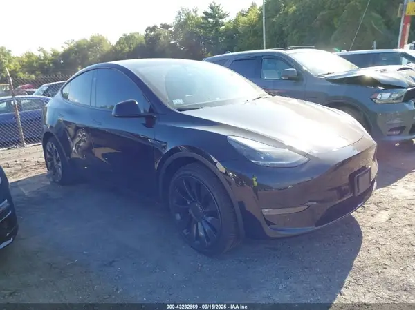 7SAYGDEE9PF880253 2023 TESLA MODEL Y - Image 1