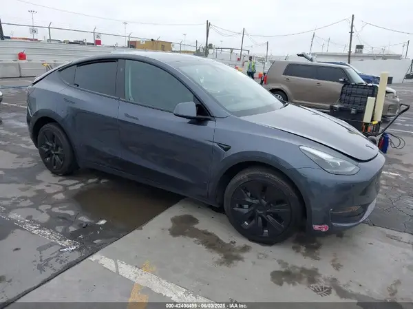 7SAYGDEE9PF881001 2023 TESLA MODEL Y - Image 1
