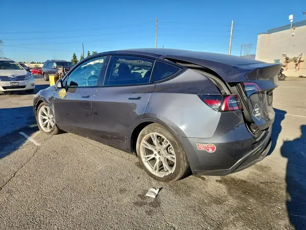 7SAYGDEE9PF897277 2023 TESLA MODEL Y - Image 2