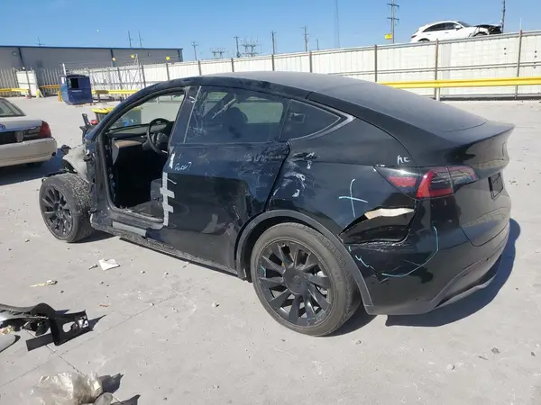 7SAYGDEE9PF907029 2023 TESLA MODEL Y - Image 2